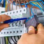 Shelly EM vienfāzes enerģijas skaitītājs ar kontaktora vadību