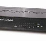 8 portu gigabitu Ethernet slēdzis (10/100/1000 Mbps)